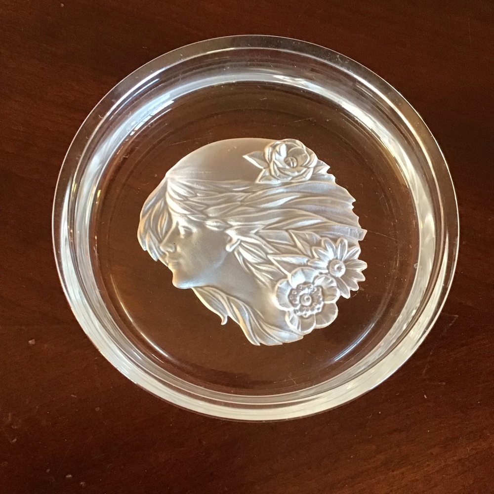 Hoya Japanese Etched Frosted Crystal Hawaiian Lady Wine Bottle Coaster